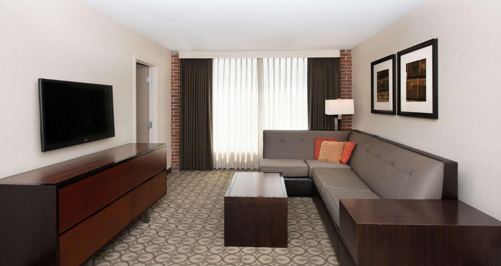 Doubletree Hotel & Suites Charleston Airport North Charleston Exterior photo